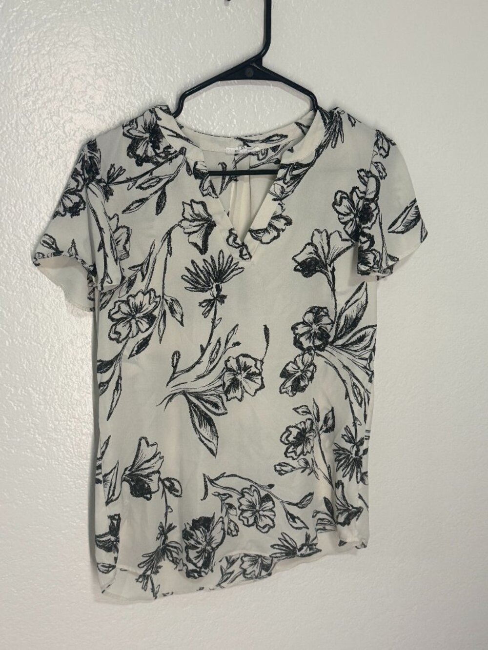 Maurices Floral V-Neck Workwear Professional Blouse - XS